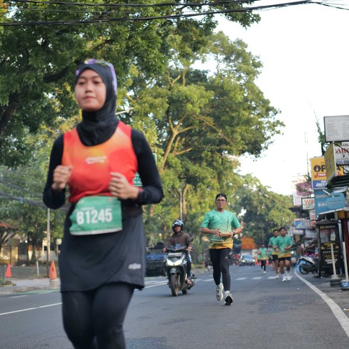 Race photo from BAUR RUN 2025