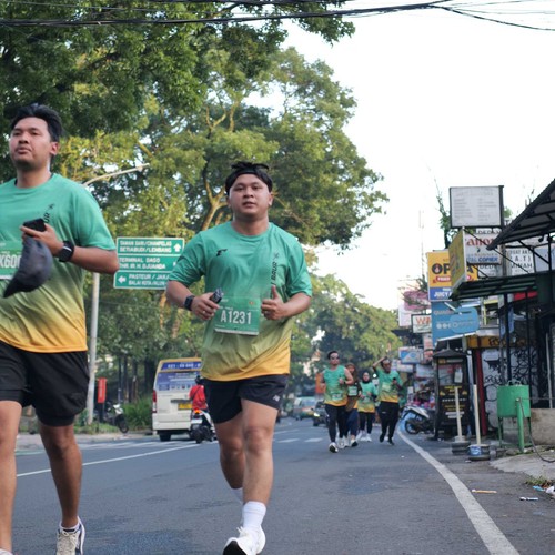 Race photo from BAUR RUN 2025