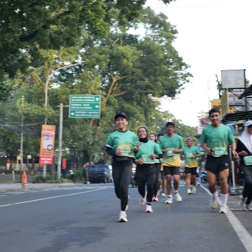 Race photo from BAUR RUN 2025