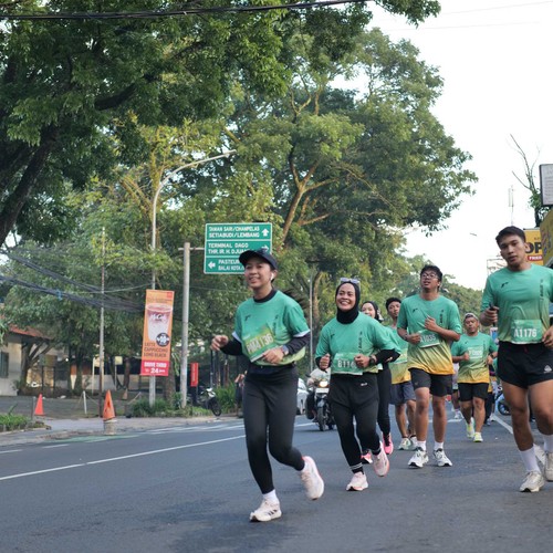 Race photo from BAUR RUN 2025