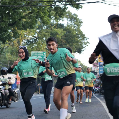 Race photo from BAUR RUN 2025