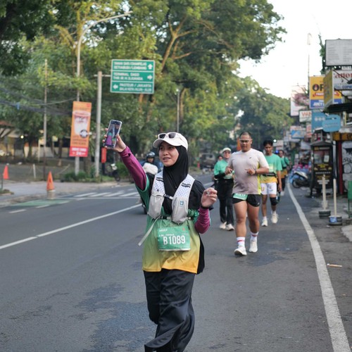 Race photo from BAUR RUN 2025