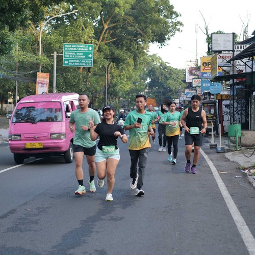 Race photo from BAUR RUN 2025