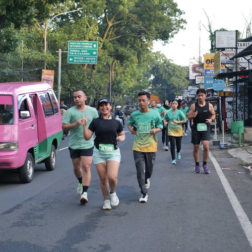 Race photo from BAUR RUN 2025