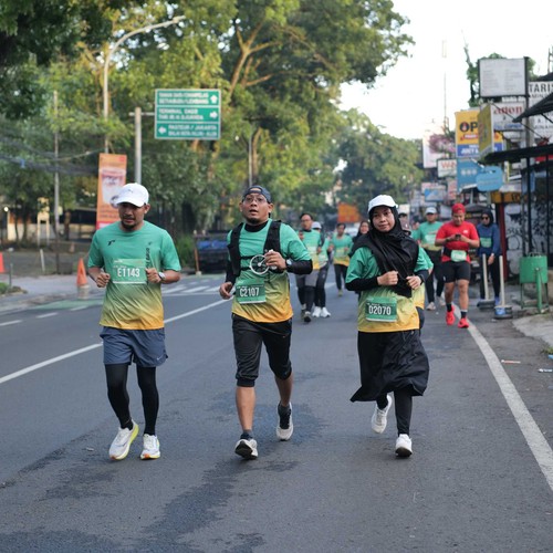 Race photo from BAUR RUN 2025