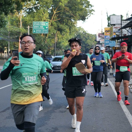 Race photo from BAUR RUN 2025