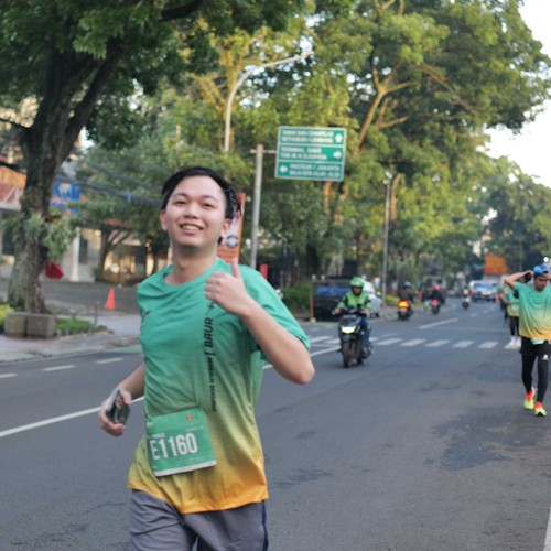 Race photo from BAUR RUN 2025