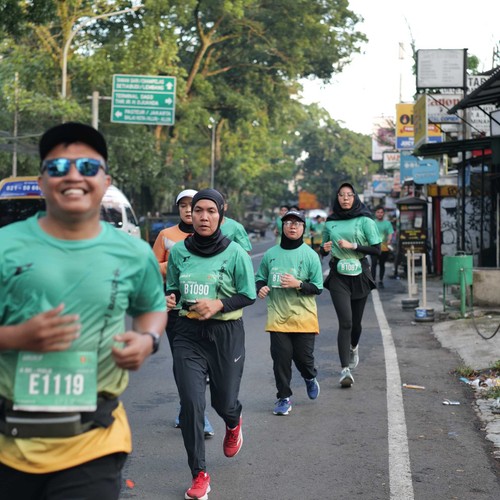 Race photo from BAUR RUN 2025