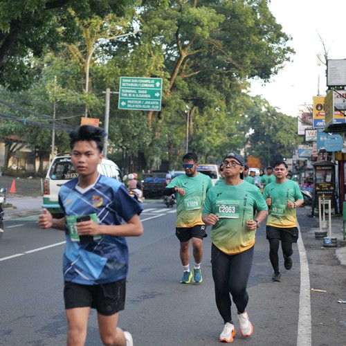Race photo from BAUR RUN 2025