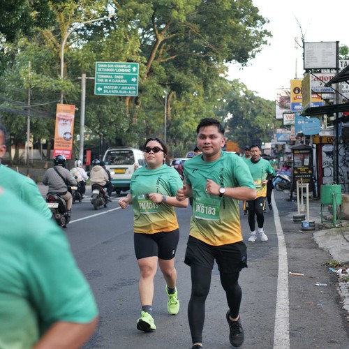 Race photo from BAUR RUN 2025