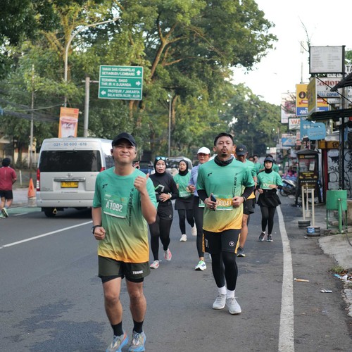 Race photo from BAUR RUN 2025