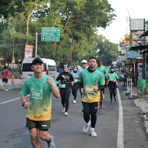 Race photo from BAUR RUN 2025