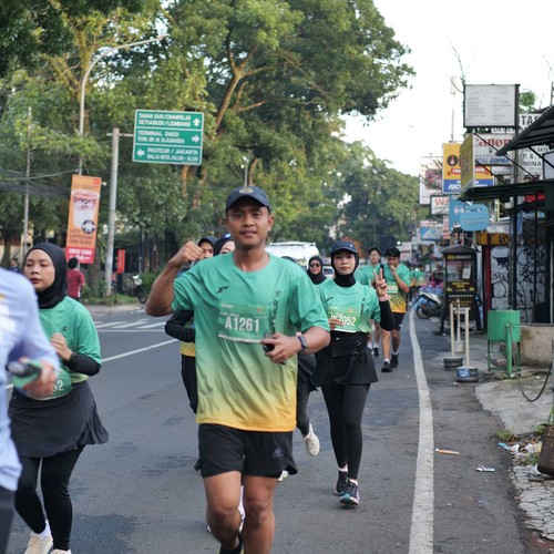 Race photo from BAUR RUN 2025