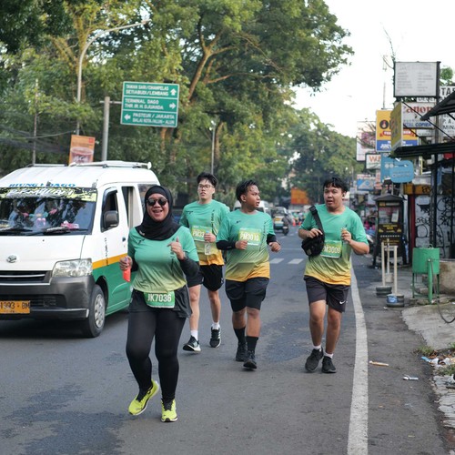 Race photo from BAUR RUN 2025