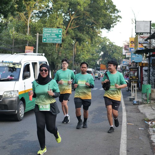 Race photo from BAUR RUN 2025