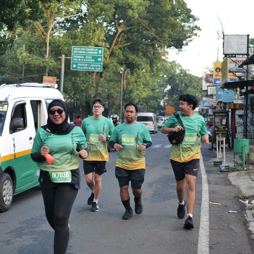 Race photo from BAUR RUN 2025