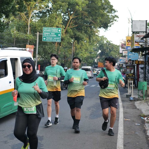 Race photo from BAUR RUN 2025