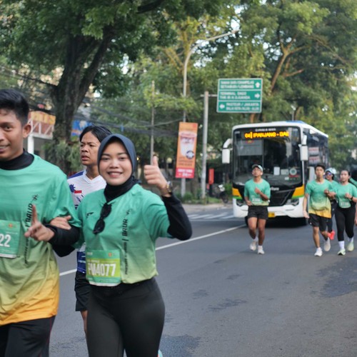 Race photo from BAUR RUN 2025
