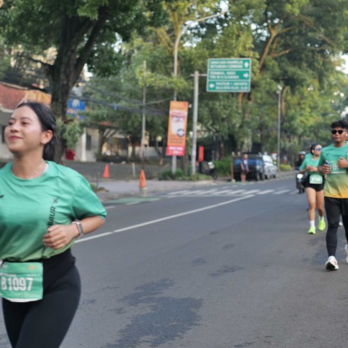 Race photo from BAUR RUN 2025
