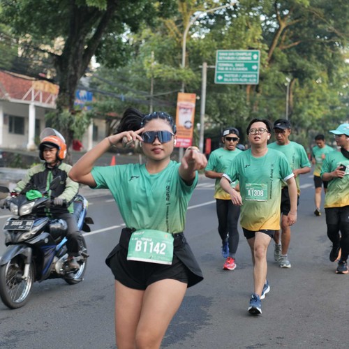 Race photo from BAUR RUN 2025