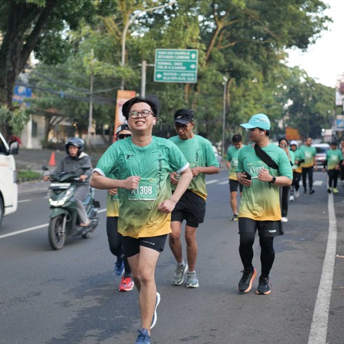 Race photo from BAUR RUN 2025