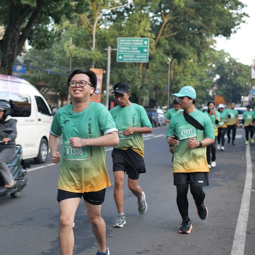 Race photo from BAUR RUN 2025