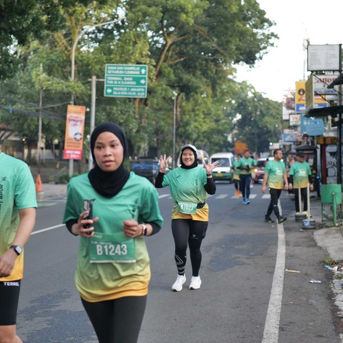 Race photo from BAUR RUN 2025