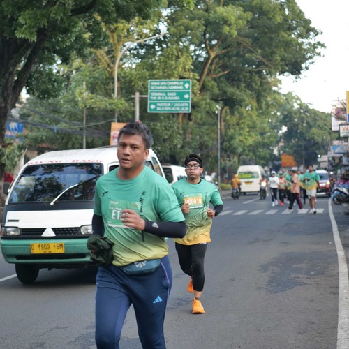 Race photo from BAUR RUN 2025