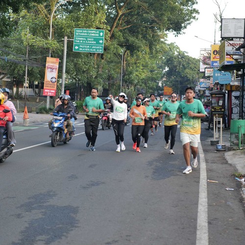 Race photo from BAUR RUN 2025