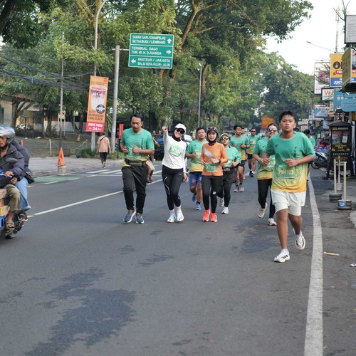 Race photo from BAUR RUN 2025