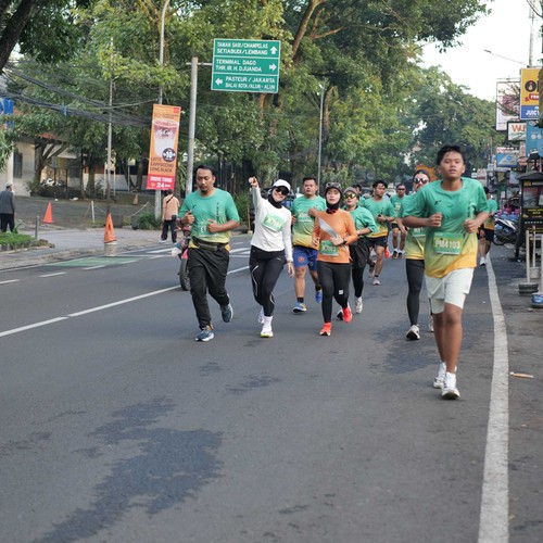 Race photo from BAUR RUN 2025