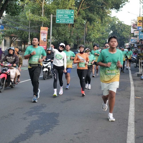Race photo from BAUR RUN 2025
