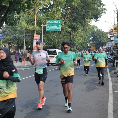 Race photo from BAUR RUN 2025