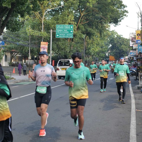 Race photo from BAUR RUN 2025