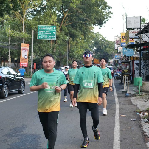 Race photo from BAUR RUN 2025
