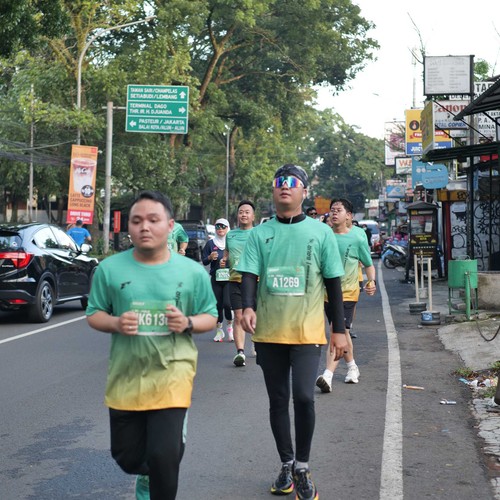 Race photo from BAUR RUN 2025