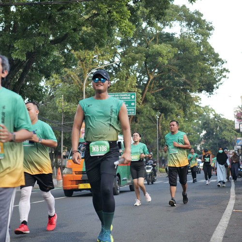 Race photo from BAUR RUN 2025