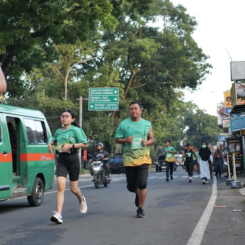 Race photo from BAUR RUN 2025