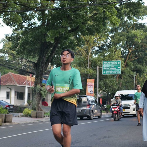 Race photo from BAUR RUN 2025