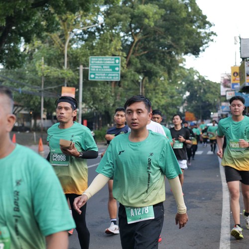 Race photo from BAUR RUN 2025