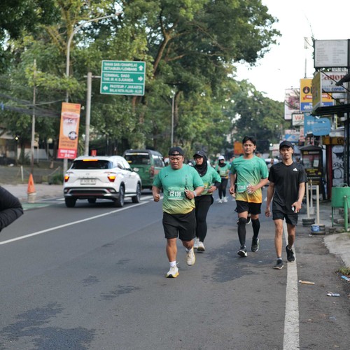 Race photo from BAUR RUN 2025