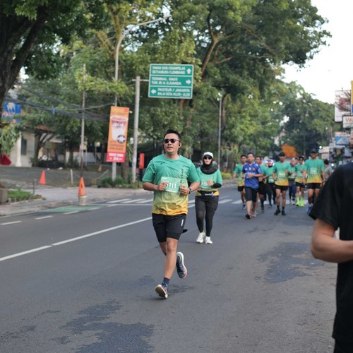 Race photo from BAUR RUN 2025