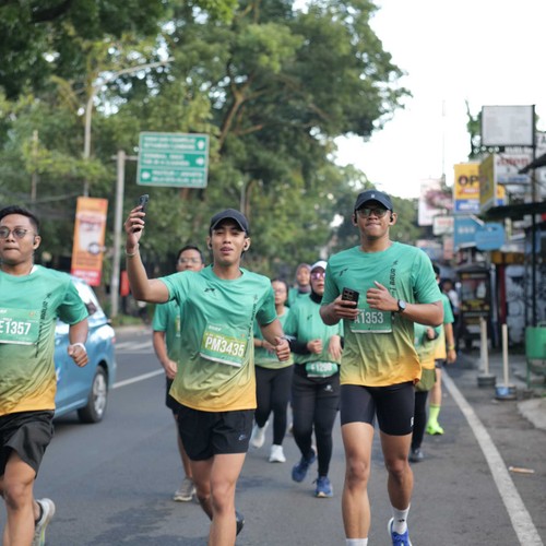 Race photo from BAUR RUN 2025