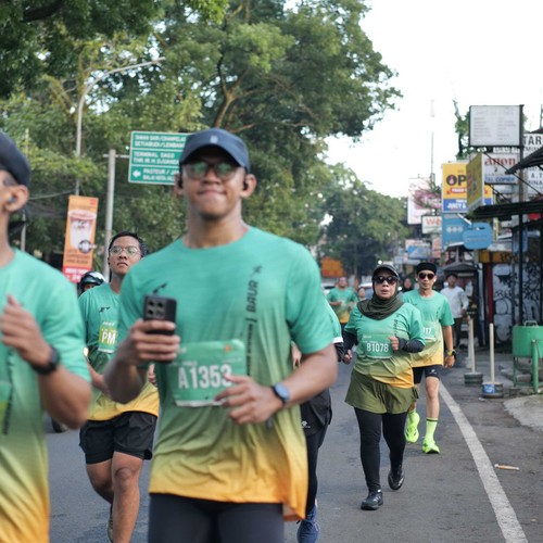 Race photo from BAUR RUN 2025