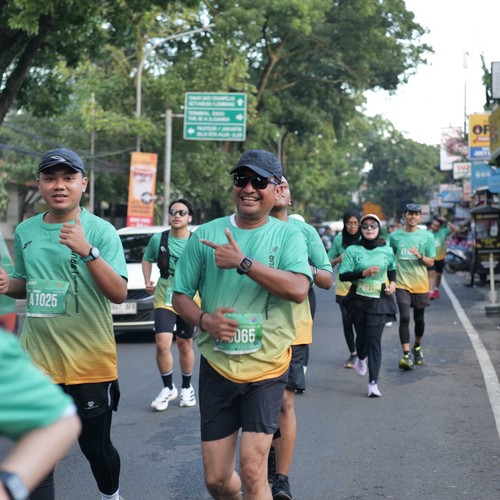 Race photo from BAUR RUN 2025