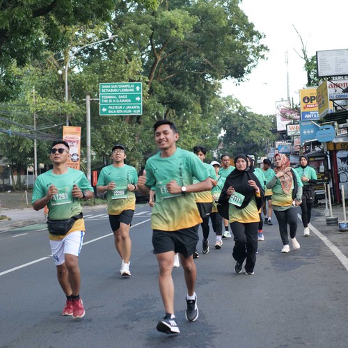 Race photo from BAUR RUN 2025
