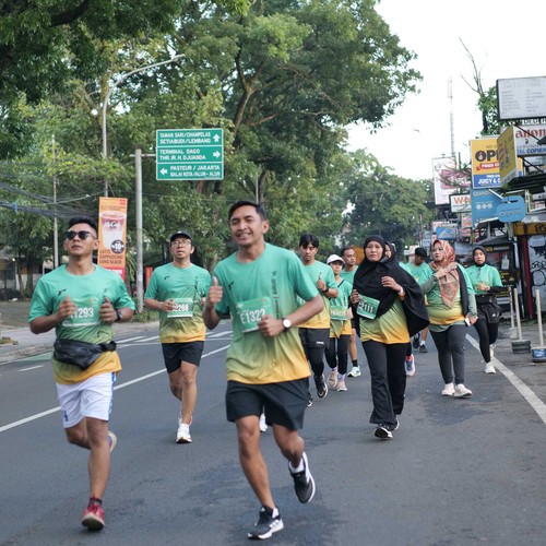 Race photo from BAUR RUN 2025