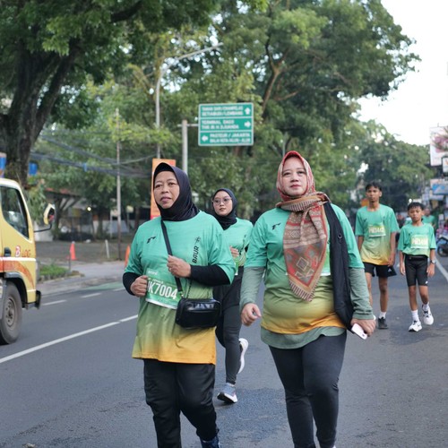 Race photo from BAUR RUN 2025