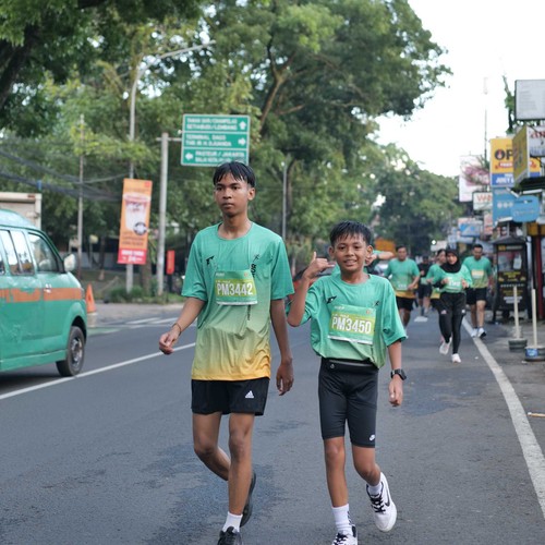 Race photo from BAUR RUN 2025
