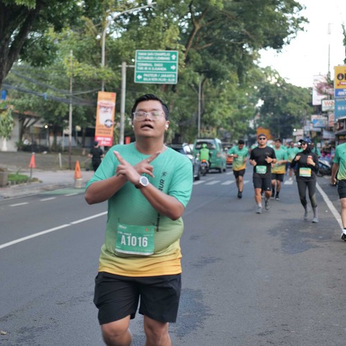 Race photo from BAUR RUN 2025
